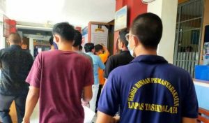 Pakai Baju Tahanan, Pemilik Kedai Kopi Pelanggar PPKM Darurat Resmi Dipenjara 3 Hari