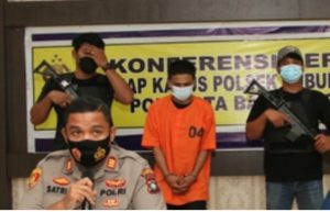 Sadis, Gegara Dipecat Pria Ini Gorok Leher Anak Bosnya