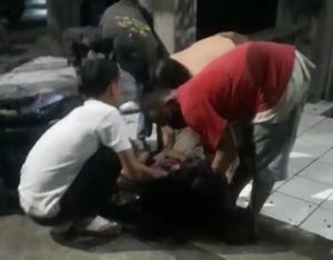 Lagi Rebus Air Buat Ngopi Tukang Ojek Tewas Diseruduk Cerry