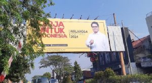 Baliho Airlangga Hartarto Kuasai Jalanan di Serang Raya