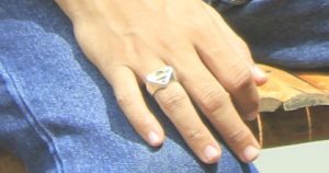 Kamu Suka Pakai Cincin di Tangan Kanan Atau Kiri? Ternyata Ada Maknanya Loh