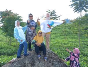 Prawita GENPPARI, “Tea Walk” Jenis Olah Raga Sambil Berwisata