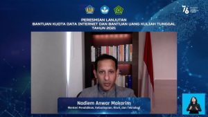 Mendikbudristek Menerima Penghargaan People of The Year 2021