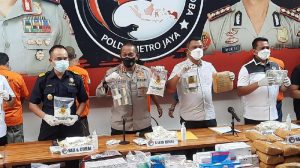 Timbun Obat Terapi COVID-19, Apoteker-Perawat di Jakarta Ditangkap!