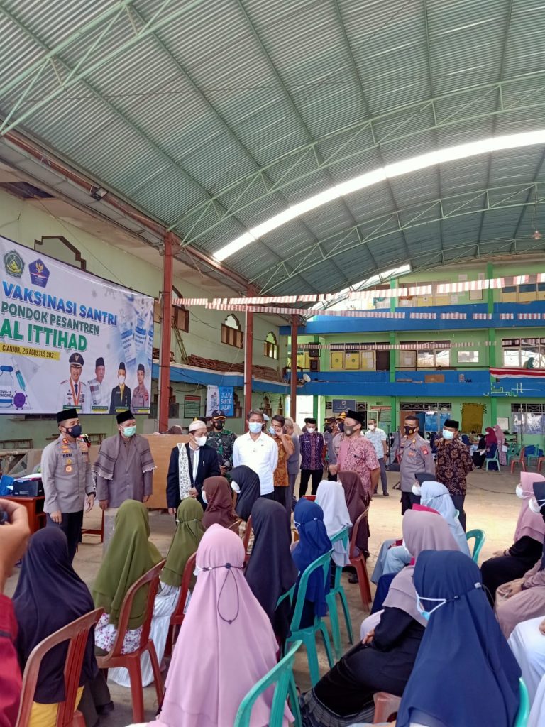 Ribuan Santri Pondok Pesantren Al-Ittihad Cianjur Divaksin Ke-2