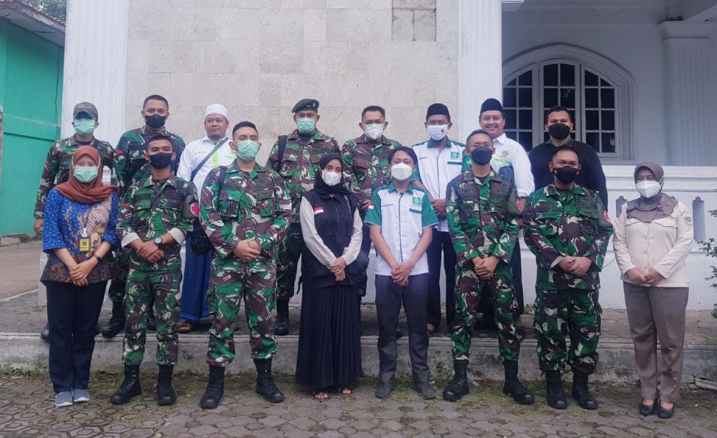 Pertama di Cianjur, Ikbal Baitul Arqom Gelar Vaksinasi Bagi Kiai dan Santri