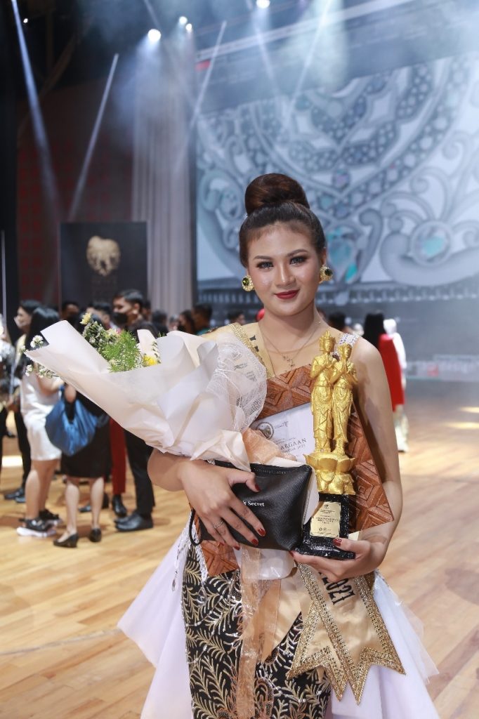 Catherine Mag, Runner Up Duta Pariwisata Indonesia yang Produktif dan Inspiratif