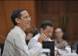 Simbolisasi Program KIP 2,5 T,’ 12 Universitas Kantongin Kartu Dari Nadiem