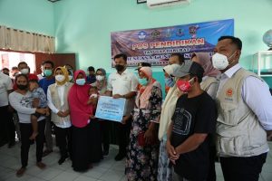 Asosiasi Pemerintah Kabupaten Seluruh Indonesia Serahkan Bantuan untuk Korban Erupsi Semeru