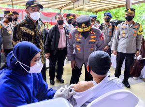 Giat Vaksinasi se-Indonesia, Kapolri Minta Wilayah Berpacu Kejar Target 70%