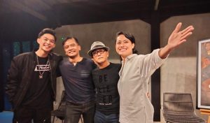 Rey Mbayang, Donny Damara dan Putri Ayudya di Film Menunggu Bunda