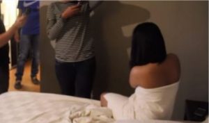 Heboh, Artis TE Ditangkap Saat Layani Pelanggan di Hotel
