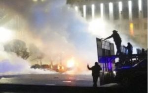 Kerusuhan Tersadis, Puluhan Orang Ditembak Mati, Polisi Dipenggal