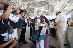 Perdana, Jemaah Haji Kloter 1 Embarkasi Solo Mendarat di Madinah