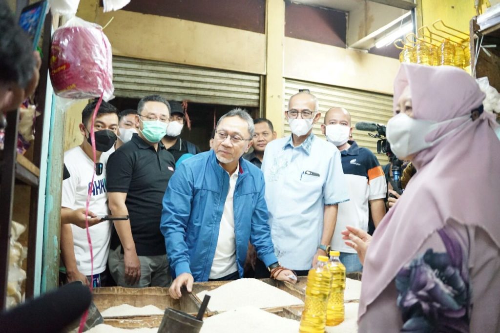 Sinergi Aplikasi PeduliLindungi dengan Platform Warung Pangan untuk Pembelian minyak goreng