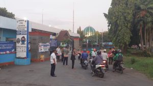 UP PKB Ujung Menteng Kembali Bagikan Takjil Gratis Kepada Warga