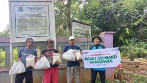 Apresiasi Penggali Kubur, Laznas Dewan Dakwah Bagikan Sembako