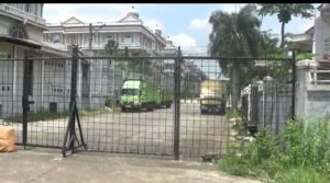 Warga Perumahan Kecana Keluhkan Penutupan Jalan, RW Terobos Aturan UU No. 22 Tahun 2009.
