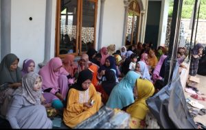 Mahasiswa UIN Bandung Jurusan Pengembangan Masyarakat Islam Gelar Ngaji Syahriahan Bersama Pimpinan Ranting NU Kertamukti