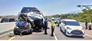 Kecelakaan Beruntun di Tol Semarang CR-V sampai Tindih Freed, Ini Pelajaran Pentingnya