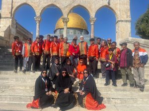 Satriani Wisata Pelopor Ziarah Masjidil Aqsho Bawa Puluhan Jamaah dan Berikan Donasi Pada Warga Palestina
