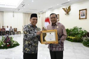 Informatif, Kemenag Raih Anugerah Keterbukaan Informasi Publik 2023