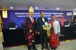 Rekson Silaban Meraih Gelar Doktor Sekolah Kajian Stratejik dan Global (SKSG) dari Universitas Indonesia