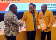 Dapat Restu Osso Maju Pilkada, Pasangan Alus UK Murib dan Menas Mayau Sampaikan Visi Misi Bangun Kabupaten Puncak