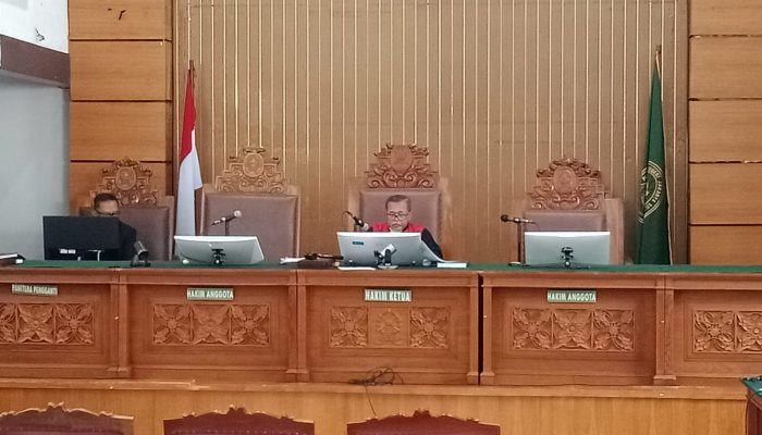 Yandri tak Dipecat, Presiden Digugat: Apakah Tepat?