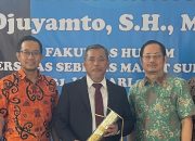 Hakim Jubir Humas PN Jaksel Djuyamto Raih Penghargaan Alumni dari UNS
