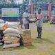 Tanius Gwijangge Serahkan Bantuan Sembako untuk Pengungsi Distrik Yal di Wamena
