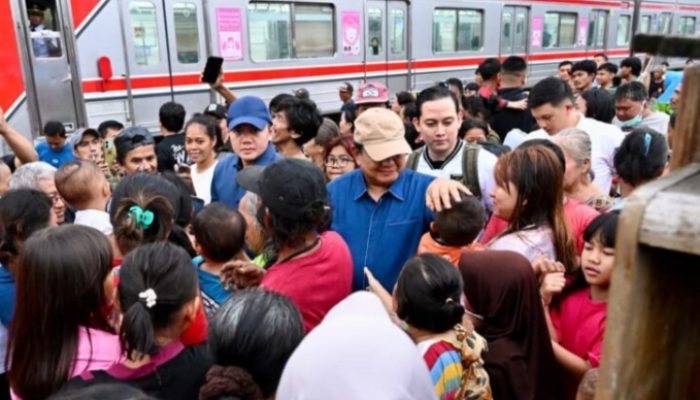Kunjungan Mendadak Presiden Prabowo di Senen, Tangis Haru dan Harapan Warga Pecah di Bantaran Rel