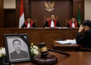 Terdakwa Meninggal Dunia: Perkara Dihentikan dengan Penetapan atau Putusan?