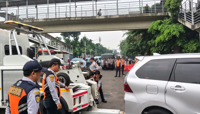 Parkir Liar di Jalan Mayjen Sutoyo Ditindak, Sudinhub Jaktim Kedepankan Edukasi Humanis