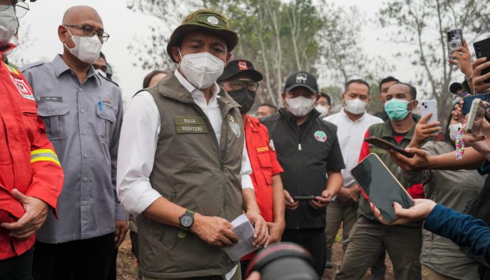 Menhut Raja Antoni Tegas Tangani Karhutla, Izin 5 Korporasi di Kalbar Dibekukan