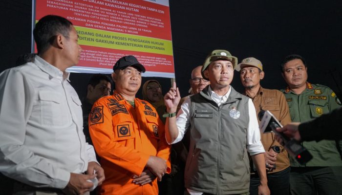Penegakan Hukum Karhutla, Menhut Raja Antoni Segel Lokasi di Lapangan